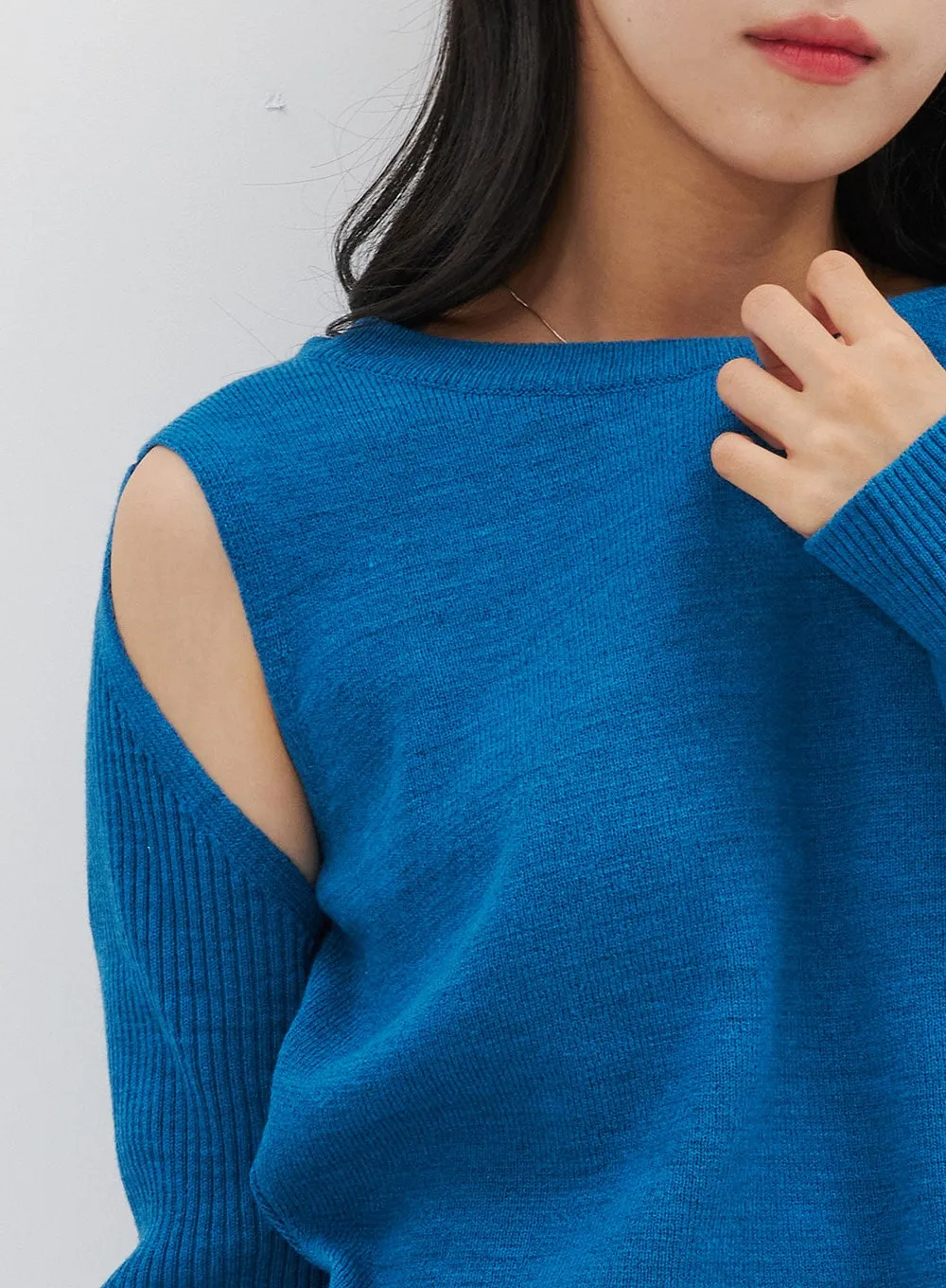 Cut-Out Shoulder Sweater OO312