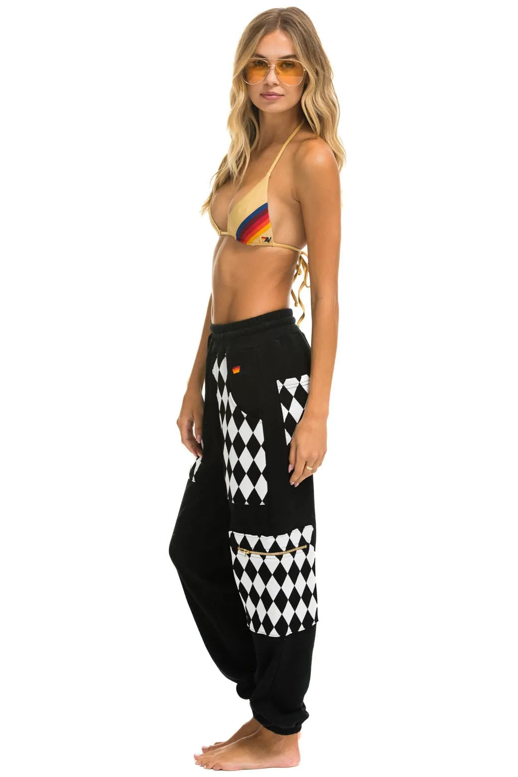 DIAMOND SMILEY 2 EMBROIDERY CARGO COLOR BLOCK SWEATPANTS - BLACK // WHITE