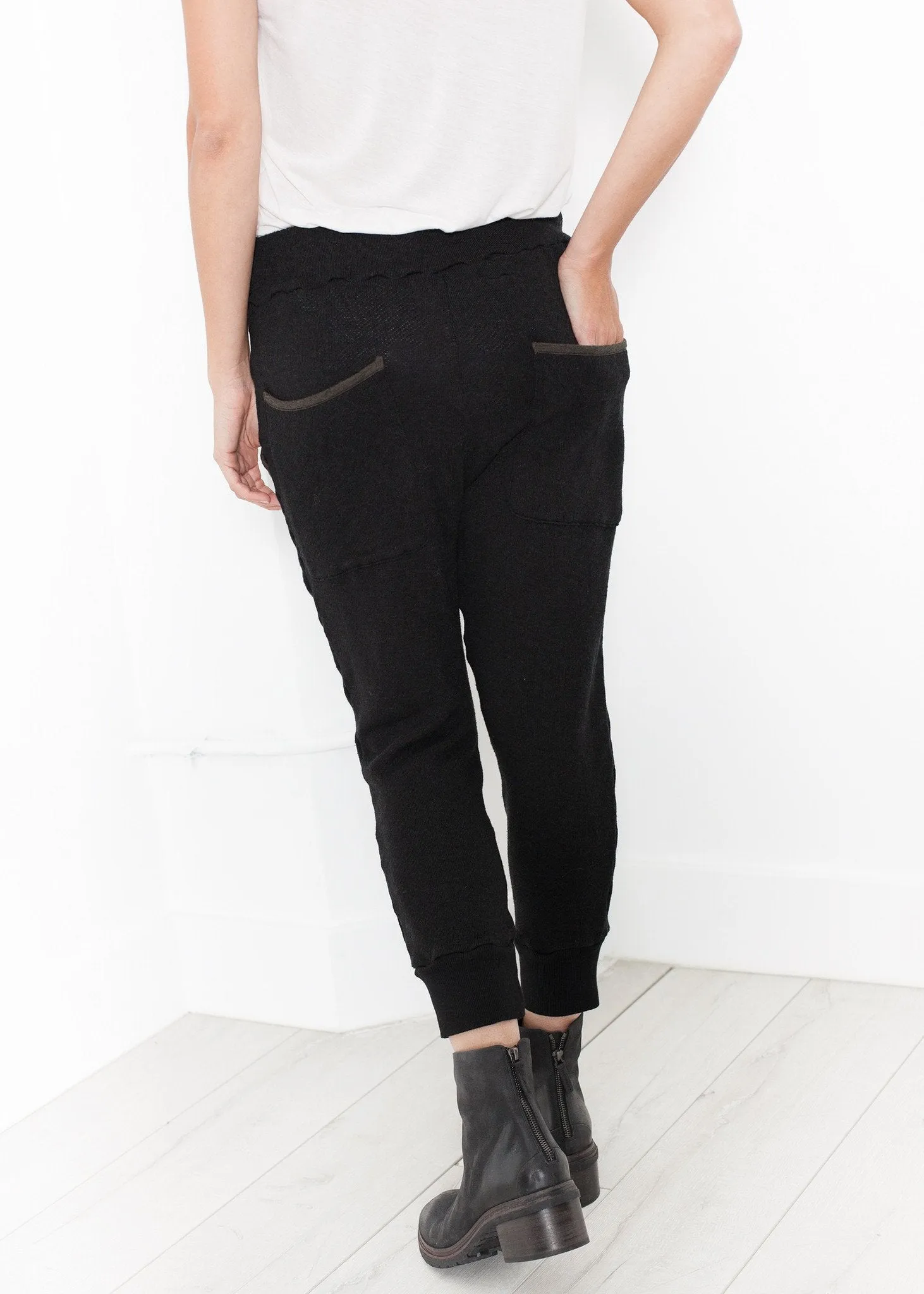 Highsoft Cropped Sweat in Black