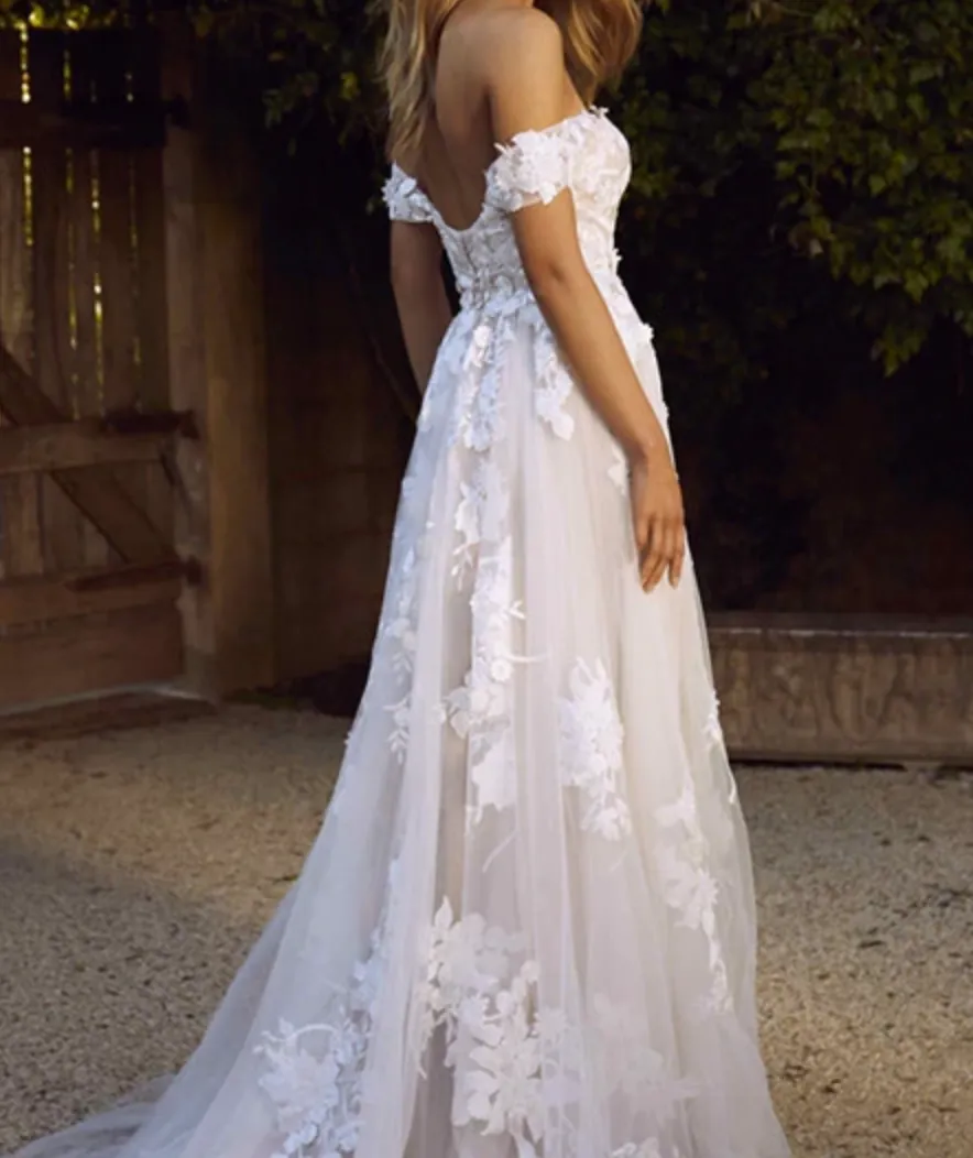 Tulle & Lace Off the Shoulder Appliques Princess Wedding Gown